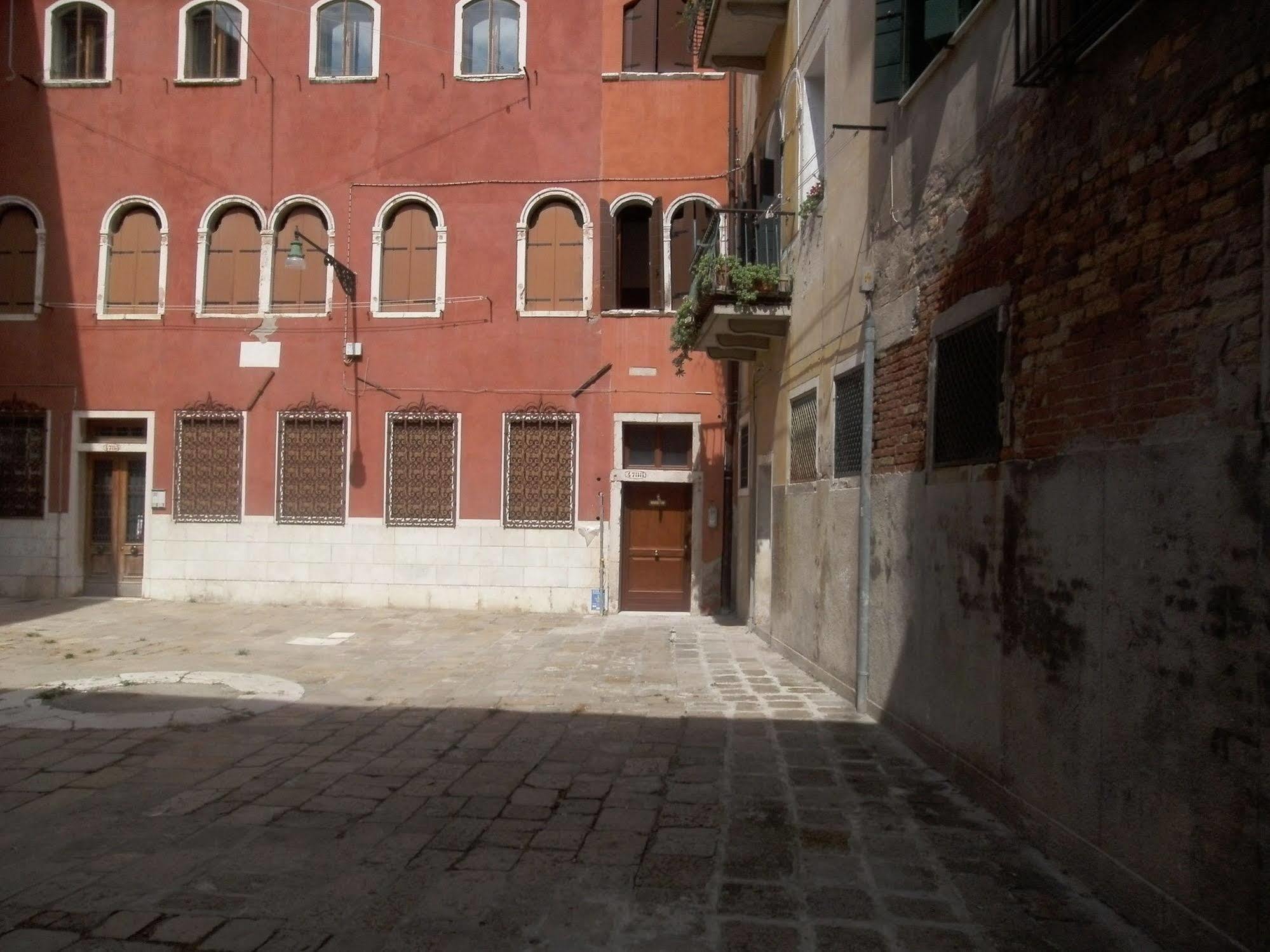 Sweet Venice - Checkin At "Alloggi Ss Giovanni E Paolo" Velence Kültér fotó